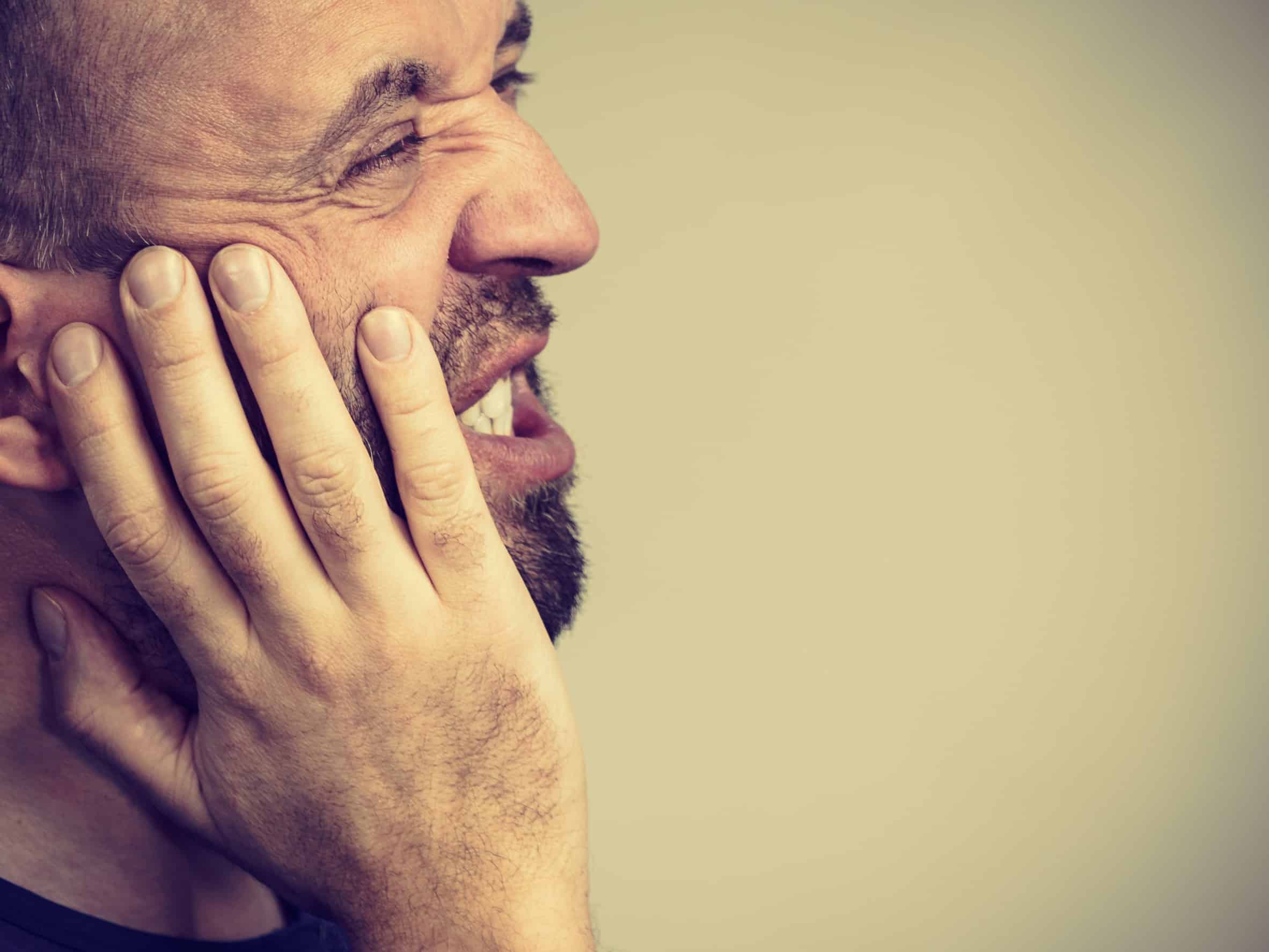 Rejet implant dentaire au bout de combien de temps - crédits 123rf.com
