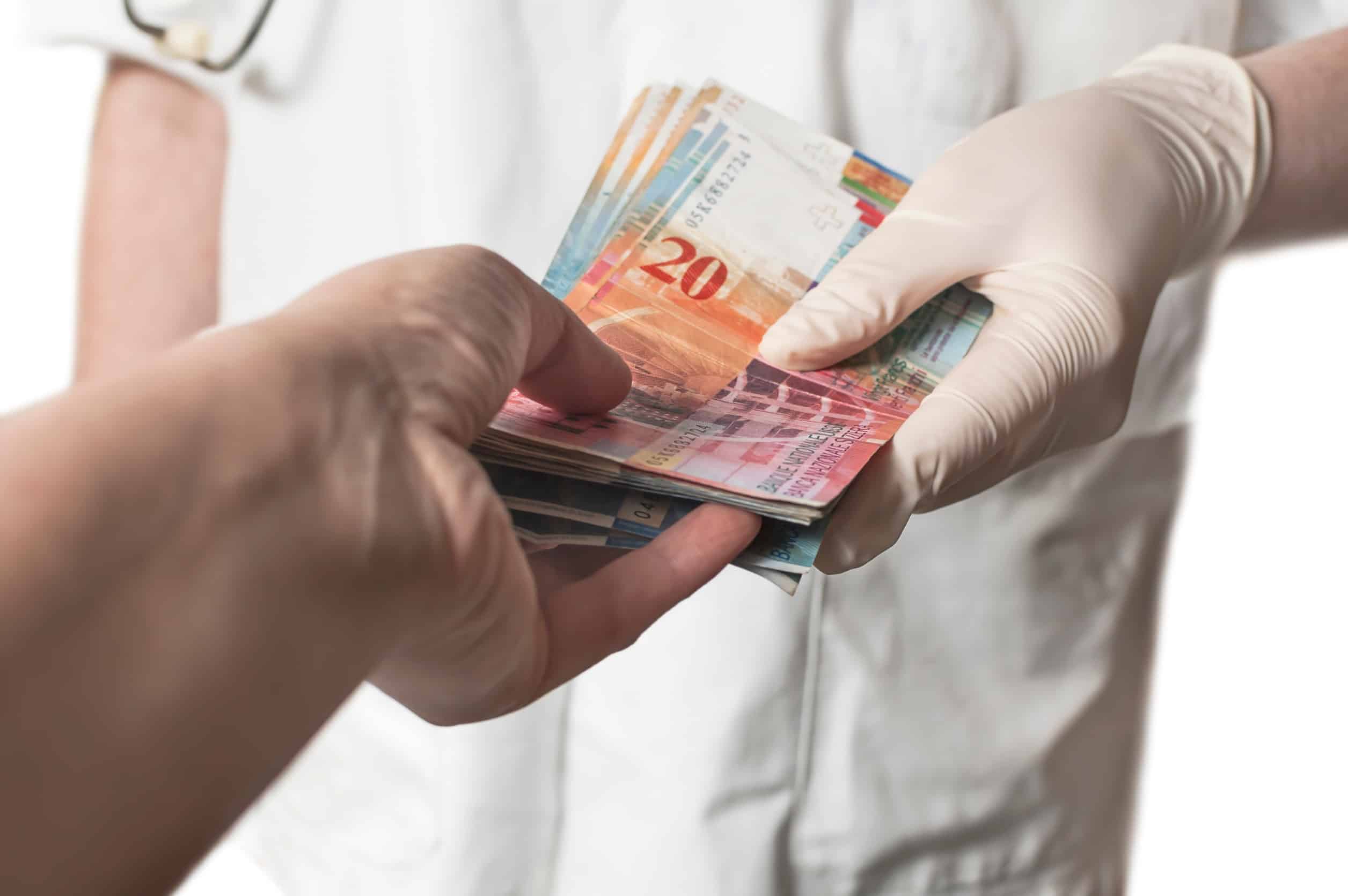 Combien coûte une chirurgie des bras - crédits 123rf.com